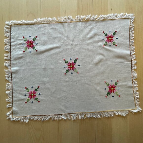 Point de Croix Table Linen Set - Picture 8 of 13